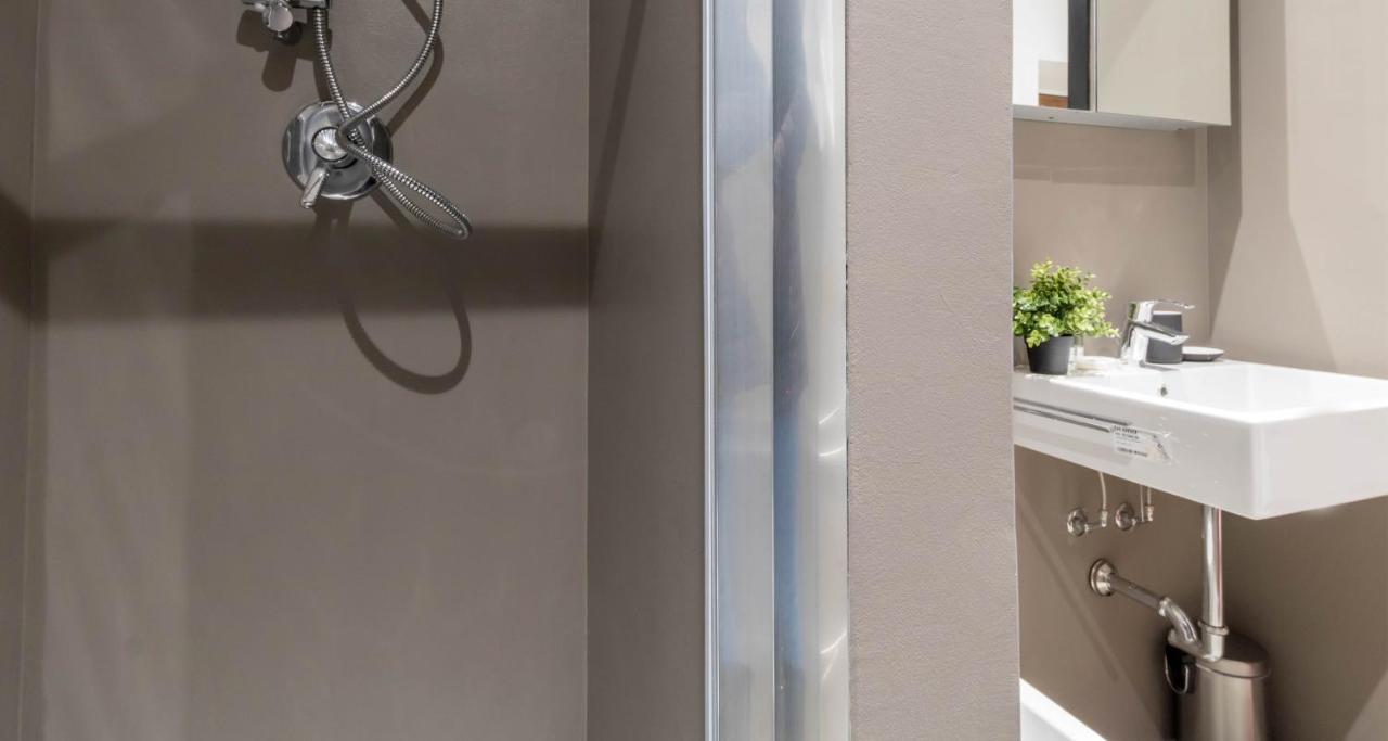 Joivy Spacious 1 Bedroom Apt Near S Agostino Metro Milan Bagian luar foto