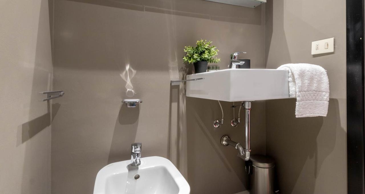 Joivy Spacious 1 Bedroom Apt Near S Agostino Metro Milan Bagian luar foto