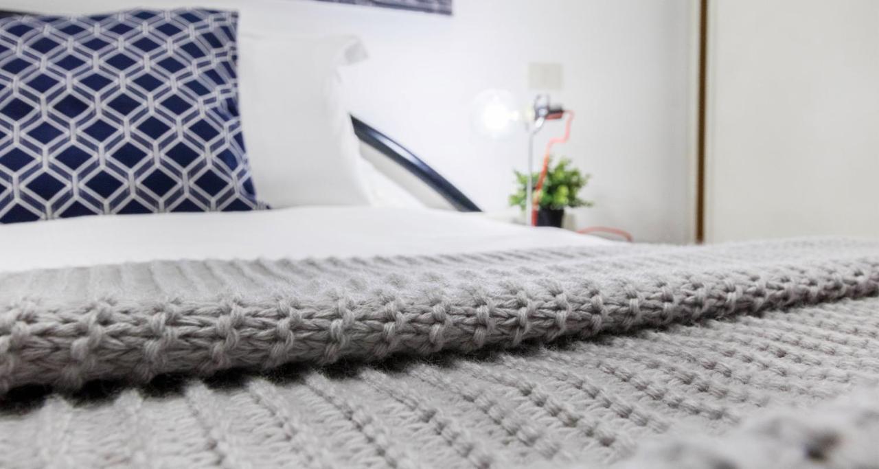 Joivy Spacious 1 Bedroom Apt Near S Agostino Metro Milan Bagian luar foto